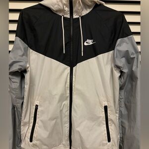 Nike men’s windbreaker SIZE: S